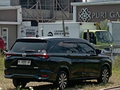 Mobil operasional salah satu bank di Wonogiri yang digunakan membawa kabur uang Rp 10 miliar, saat ditemukan di Kecamatan Colomadu, Kabupaten Karanganyar, pada Rabu (3/9/2025).