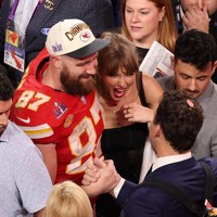 Taylor Swift Beri Salam Tempel Rp 10 Juta ke Staf Stadion yang Lembur Natal