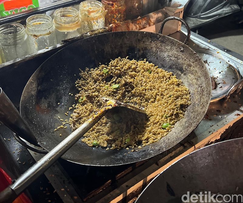 Naasi Goreng Gila Stress Pak Ndut Gandaria