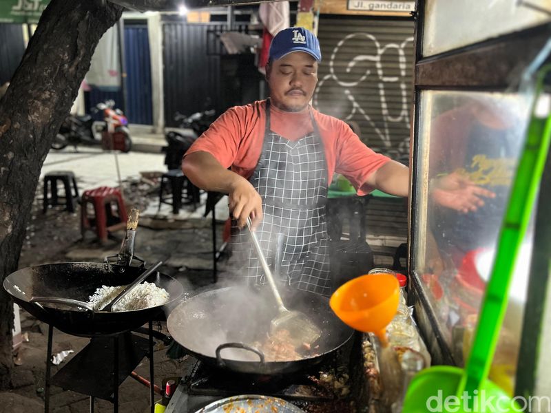 Naasi Goreng Gila Stress Pak Ndut Gandaria