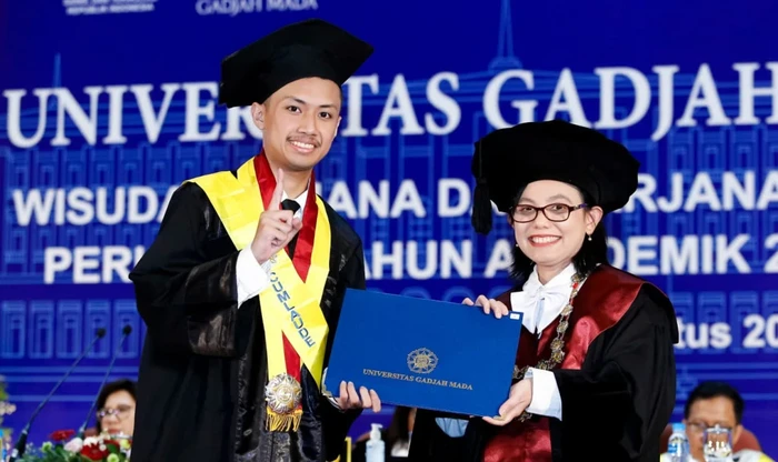 Oi, wisudawan termuda UGM