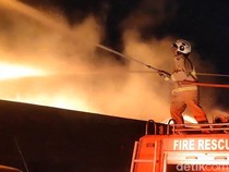 Pabrik Mebel di Kota Pasuruan Terbakar Dahsyat