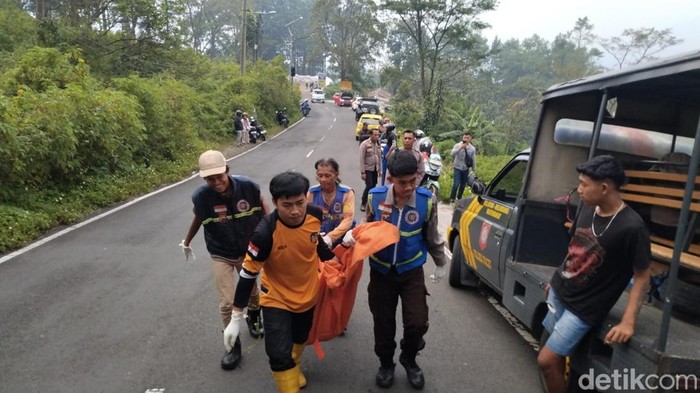 Pencari rumput temukan potongan kaki di Pacet Mojokerto