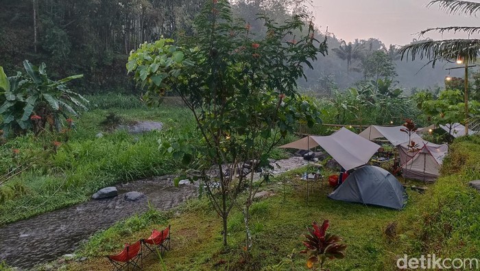 Berkemah di Pinggir Kali Desa Slumbung Blitar