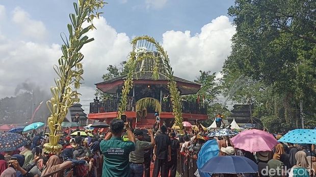 Prosesi siraman gong Kiai Pradah di Blitar