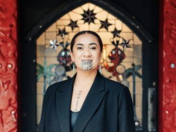 Wanita Bertato di Dagu Jadi Ratu Maori Baru, Pidato Pertamanya Jadi Sorotan