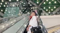 Perjalanan Ruben Onsu dari Madinah menuju Makkah menggunakan transportasi kereta cepat. Foto: Instagram @ruben_onsu dan @umroh.picture