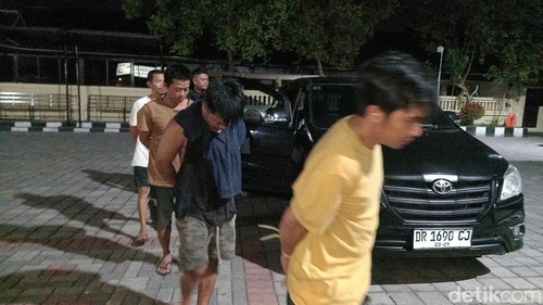 Satresnarkoba Polresta Mataram tangkap empat orang terduga jaringan pengedar sabu, Sabtu (6/9/2025).