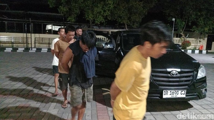 Satresnarkoba Polresta Mataram tangkap empat orang terduga jaringan pengedar sabu, Sabtu (6/9/2025).