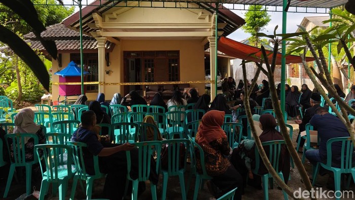 Suasana rumah duka Sri Hartini, di Dusun Pabongan, RT 03/V, Desa Berjo, Kecamatan Ngargoyoso, Kabupaten Karanganyar, Sabtu (6/9/2025).