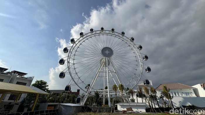 The Wheel Bali, wahana bianglala yang menawarkan keindahan Bali dari ketinggian di Canggu, Badung.