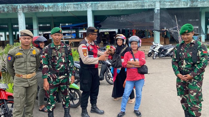 TNI hingga Polri patroli di Kepulauan Meranti, Riau.