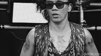 Kaka Slank tampil energik di panggung Pestapora. Foto: Adi Fida Rahman/detikINET