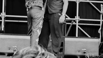 Slank berduet dengan Sal Priadi. Foto: Adi Fida Rahman/detikINET