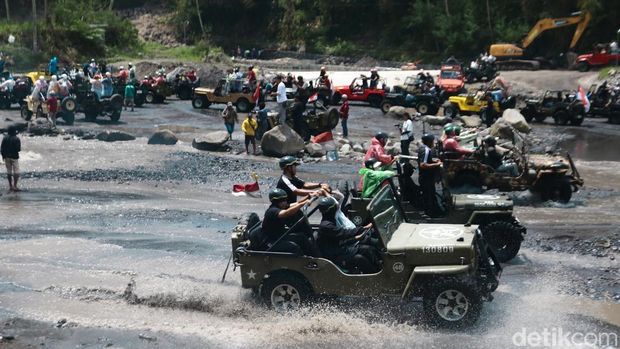 Geliat aktivitas wisata jip Merapi saat libur panjang pekan ini, Sabtu (6/9/2025).