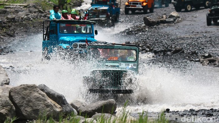 Geliat aktivitas wisata jip Merapi saat libur panjang pekan ini, Sabtu (6/9/2025).