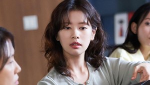 Dalam drama Korea Would You Marry Me, Jung So Min akan memerankan perempuan bernama Yoo Mary. Dia ditulis sebagai seorang pemilik bisnis kecil-kecilan bernama Mary Design yang mendekati Kim Woo Joo (Choi Woo Shik) dan membuat sebuah penawaran. (Foto: dok. SBS)