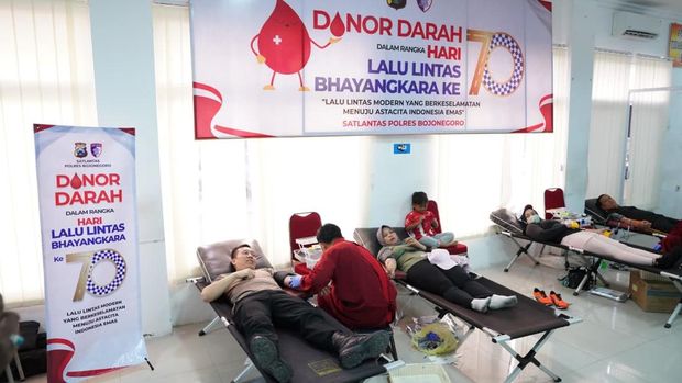 Aksi peduli kepada sesama digelar oleh satlantas polres Bojonegoro jelang Hari Lalu Lintas Bhayangkara ke-70.