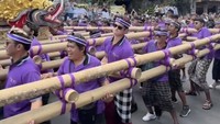 Upacara pelebon ini berlangsung dari Puri Agung Ubud menuju Setra Dalem Puri. Foto: Instagram @antonioblancojr