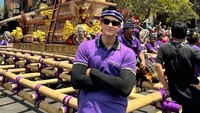 Upacara pelebon adalah ritual kremasi (pembakaran jenazah) yang dilakukan oleh masyarakat Hindu di Bali, khususnya untuk kaum bangsawan dan raja-raja. Cokorda Niti Yadnya merupakan putri Penglisir Puri Agung Ubud, almarhum Agung Suyasa. Dia juga pernah menjadi anggota DPRD Gianyar periode 2009-2014. Foto: Instagram @antonioblancojr