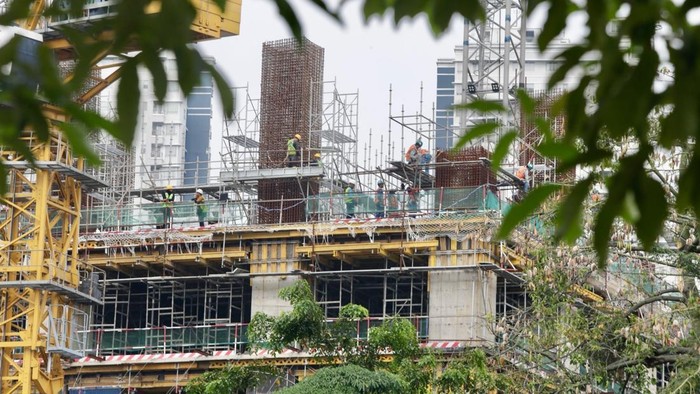 Bank Indonesia (BI) memproyeksikan pertumbuhan ekonomi Indonesia pada tahun 2026 akan mencapai 5,3% secara tahunan (year on year/YoY). Angka ini sedikit lebih rendah dibandingkan target pemerintah yang dipatok sebesar 5,4%.