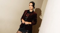 Salah satu peran panas yang dimainkan Clara Bernadeth yakni saat di series Rekaman Terlarang. Ia melakoni adegan ranjang dengan Maxime Bouttier. (Foto: dok Instagram clarabernadeth)