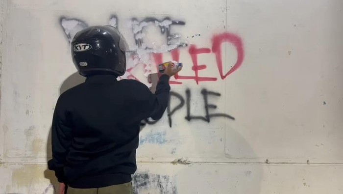 Coretan Vandalisme Police Killed People Muncul di Kota Pasuruan, Polisi Buru Pelaku