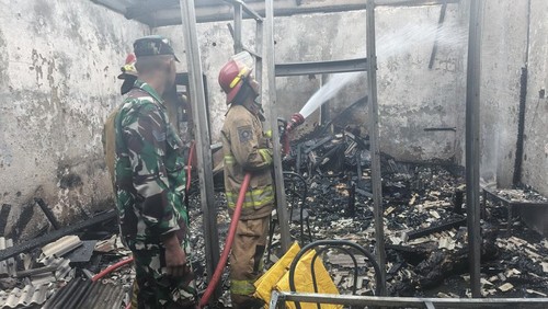 Dua orang meninggal dunia saat kios pecel lele di Gunungputri, Bogor terbakar. (dok.Istimewa)