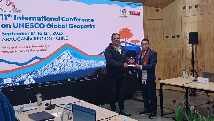 General Manager Badan Pengelola Toba Caldera UNESCO Global Geopark Azizul Kholis saat menghadiri sidang UNESCO Global Geoparks Council di Chili, 6 September 2025. (Foto: Dok. Istimewa)