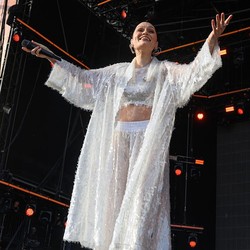 Bye Medsos! Jessie J Mau Fokus Healing