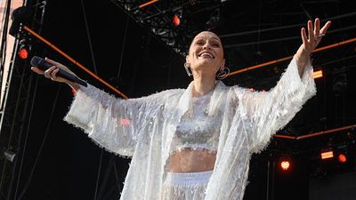 Bye Medsos! Jessie J Mau Fokus Healing