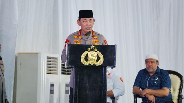 Kapolri Jenderal Listyo Sigit Prabowo menghadiri acara Doa Bersama dan Peringatan Maulid Nabi Muhammad SAW di Lapangan Presisi Polda Metro Jaya, Minggu (7/9/2025).