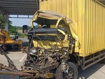 Truk Sundul Truk di Tol Pekalongan, 2 Orang Tewas