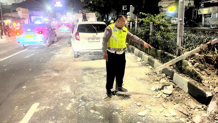 Kecelakaan tunggal di Jalan Margonda Depok. (Dok. ist)