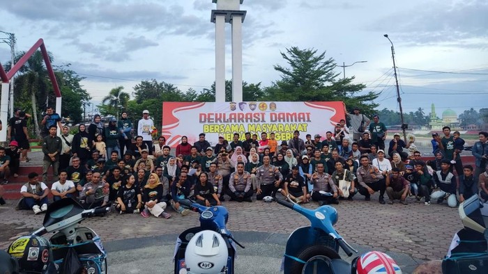 Komunitas scooter di Riau deklarasi damai dan mengajak warga menjaga Sungai Kuantan. Deklarasi digelar pada Sabtu (6/9/2025).