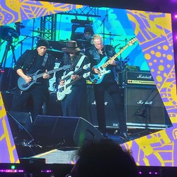 Adu Gitar Steve Vai vs Nuno Bettencourt Panaskan GBK Bareng Dewa 19