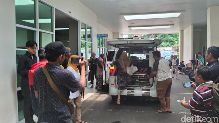 Korban bangunan ambruk di Ciomas dirawat di RSUD Kota Bogor. (M Sholihin/detikcom)