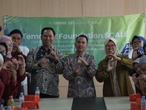 Mahasiswa UM Surabaya Kabur Aja Dulu Bawa Inovasi Kesehatan Lansia