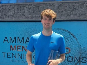 Max Basing Menangi Seri VI Mens World Tennis Championship