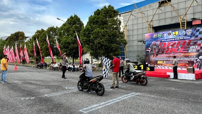 Polda Riau kembali menggelar ajang drag bike untuk menekan balap liar, Minggu (7/9/2025).