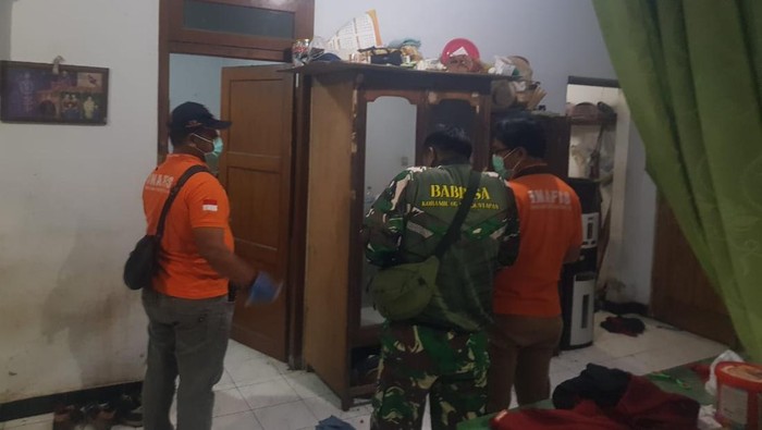 Polisi mendatangi lokasi pencurian laptop di Panggang, Argomulyo, Sedayu, Bantul.