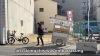 Paling banyak, Kaho bisa membuat 170 onigiri dalam sehari. Namun ada waktu-waktu dimana ia hanya bisa menjual sedikit onigiri yaitu 3 buah saja. Foto: YouTube Tokyo Lens
