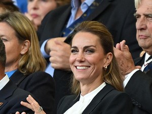 Kate Middleton Tampil Lagi dengan Rambut Gelap, Tinggalkan Gaya Pirang