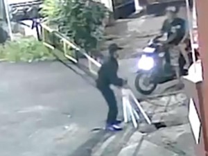 Kronologi Satpam Lansia di Depok Dianiaya hingga Luka gegara Urusan Portal