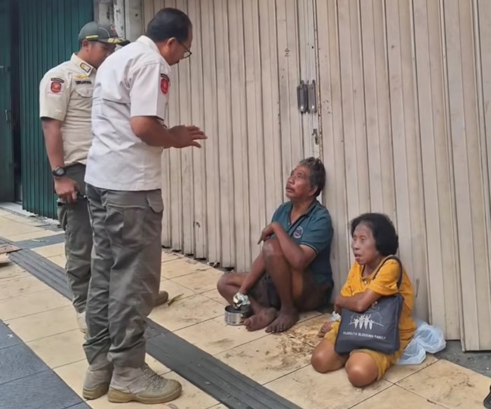 Satpol PP Kota Malang saat amankan gelandangan dan pengemis