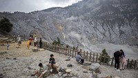 Badan Pusat Statistik (BPS) Provinsi Jawa Barat mencatat, jumlah kunjungan wisman yang datang melalui Bandara Internasional Jawa Barat (BIJB) Kertajati hanya mencapai 263 kunjungan, anjlok 80,73 persen dibandingkan periode yang sama tahun lalu yang mencapai 1.365 kunjungan. ANTARA FOTO/Abdan Syakura