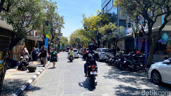 Suasana Jalan Braga di Libur Panjang Maulid Nabi