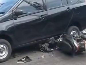 Kecelakaan Motor Vs Mobil di Terowongan MP Makassar, 2 Pelajar Luka