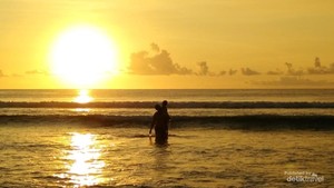 Pesona Pantai Kuta, Ikon Wisata Bali yang Selalu Ramai