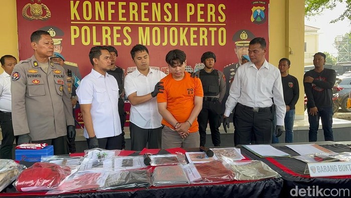 Alvi pemutilasi kekasih ratusan potongan saat berbaju tahanan